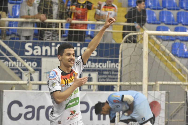 BLUMENAU FUTSAL VENCE SÃO FRANCISCO E VAI ENFRENTAR JOINVILLE NOS PLAYOFFS