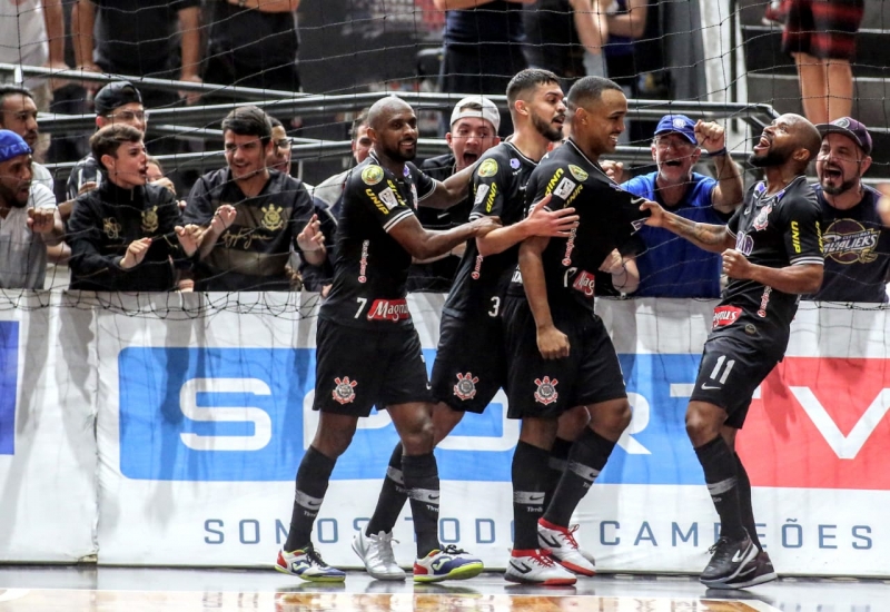 CORINTHIANS VENCE INTELLI E SE CLASSIFICA ÀS QUARTAS DA LIGA NACIONAL