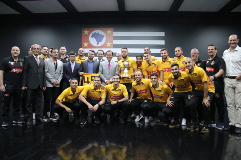 MAGNUS FUTSAL RECEBE HOMENAGEM DO GOVERNADOR DO ESTADO DE SÃO PAULO